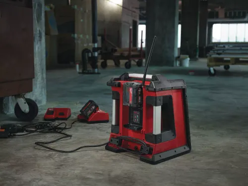 Bluetooth Radyo Milwaukee M18 RC-0 ile şarj cihazı