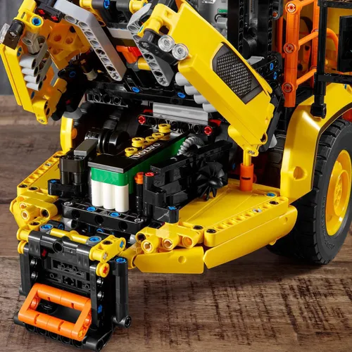 LEGO Technic Wozidło przegubowe Volvo 6x6 (42114)