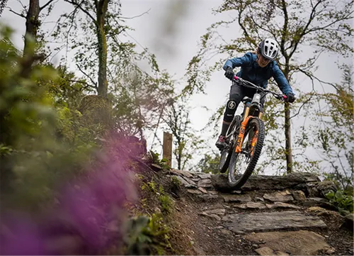 Kask rowerowy LAZER Jackal MIPS