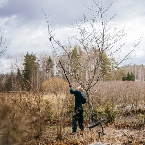 Teleskopowy sekator uniwersalny Żyrafa Fiskars PowerGear X UPX86
