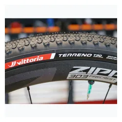 Opona rowerowa Vittoria Terreno T30 G2.0 TLR Gravel Endurance czarny/brązowy