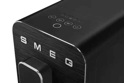 Автоматическая кофемашина Smeg BCC02FBMEU