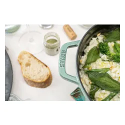 STAUB La Cocotte 2,6 l - garnek żeliwny z pokrywką