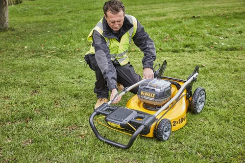 DeWalt Çim Biçme Makinesi DCMW564N