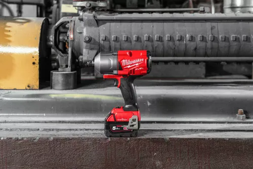 Darbe anahtarı mı? Milwaukee M18 ONEFHİWP12-502X (2 pil, şarj cihazı, kılıf)