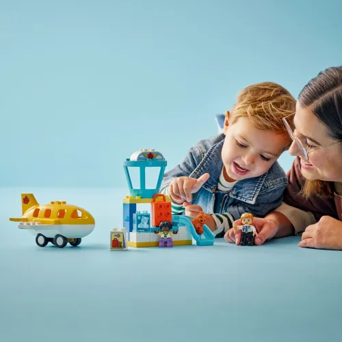 LEGO Klocki DUPLO 10443 Pierwszy raz: Na lotnisku