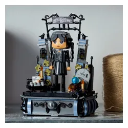 LEGO Klocki Wednesday 76780 Figurka Wednesday Addams