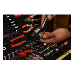 Zestaw narzędzi YATO YT-38901 (122 elementów)