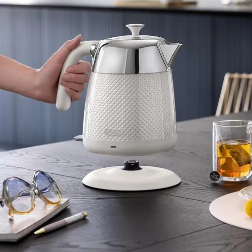 Czajnik DELONGHI KBL2001W Luminosa Kremowy