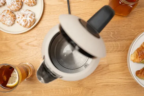 Электрический чайник Zelmer Velvet Touch, бежево-черный