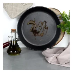 Patelnia żeliwna z drewnianą rączką CAST LINE 30 cm