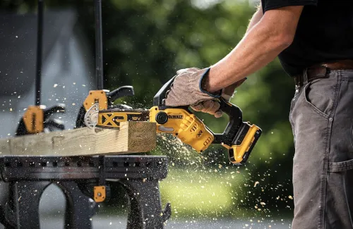 Piła akumulatorowa DEWALT DCMPS520N-XJ