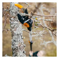 Teleskopowy sekator uniwersalny Żyrafa Fiskars PowerGear X UPX86