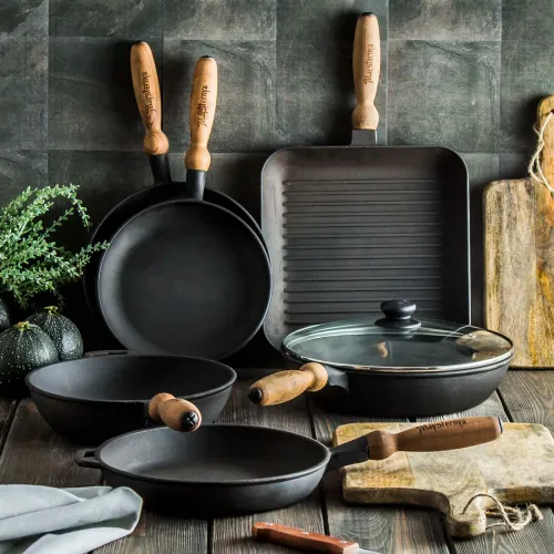 Patelnia żeliwna z pokrywką MAYSTERNYA WOOD 24 cm