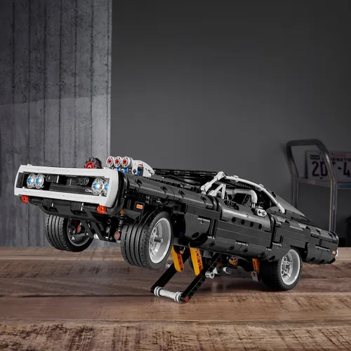 Конструктор Lego Technic Dom'S Dodge Charger (42111)