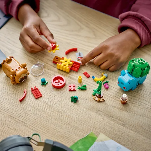 LEGO 72155 Pokémon SMART Play Bulbasaur i Bidoof z krzewem jagody