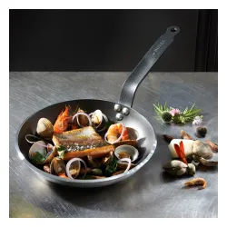 DE BUYER Choc Resto 24 cm srebrna - patelnia nieprzywierająca