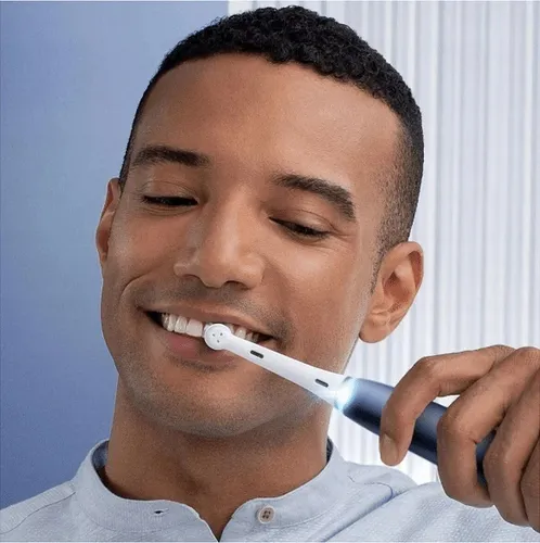 Электрическая зубная щетка Oral-B IO 7 Sapphire Blue