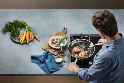 WMF Profi Resist 28 cm - patelnia nieprzywierająca