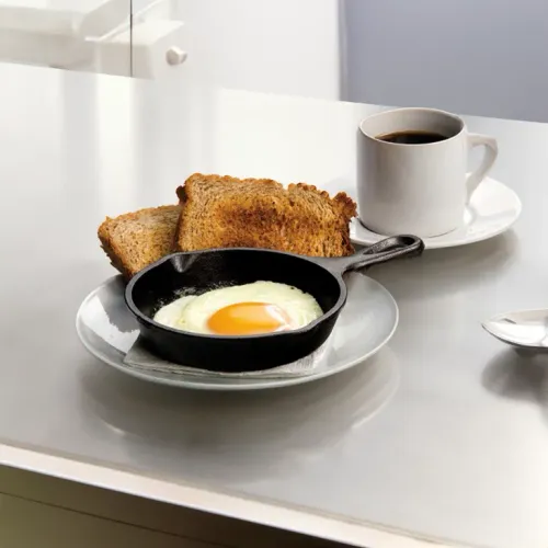 Patelnia żeliwna LODGE SEMI DI GHISA MAŁA CZARNA 12 cm