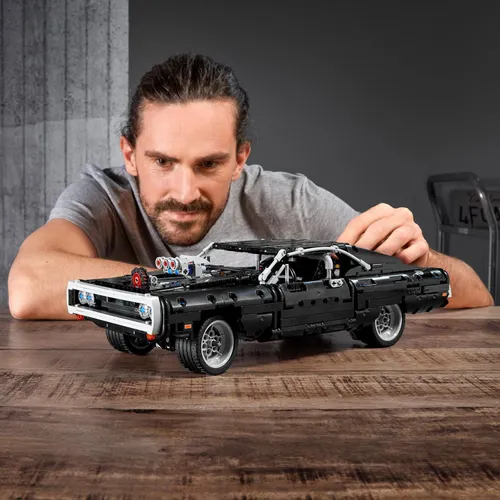 Конструктор Lego Technic Dom'S Dodge Charger (42111)