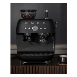 Ekspres kolbowy Smeg EGF03BLMEU