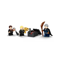 Конструктор LEGO Гарри Поттер Хогвартс: первый урок полета 76395