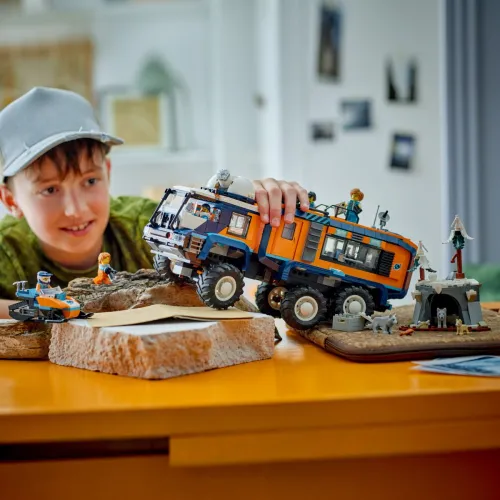 LEGO Klocki City 60471 Ciężarówka z laboratorium arktycznej odkrywczyni