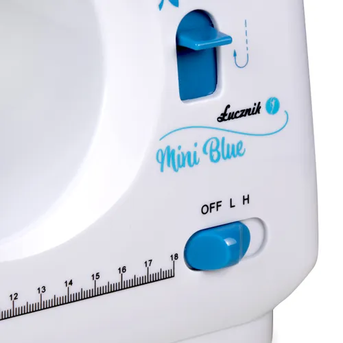 Maszyna do szycia ŁUCZNIK Mini Blue + osłonka na palce i akcesoria