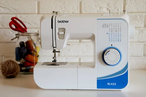 Maszyna do szycia BROTHER RL425