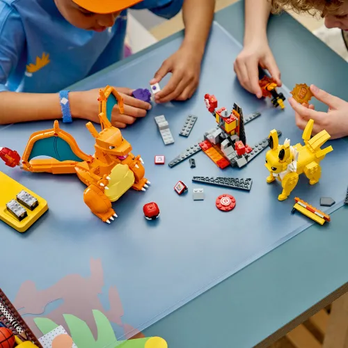 LEGO 72167 Pokémon SMART Play Charizard kontra Jolteon — ostateczna bitwa