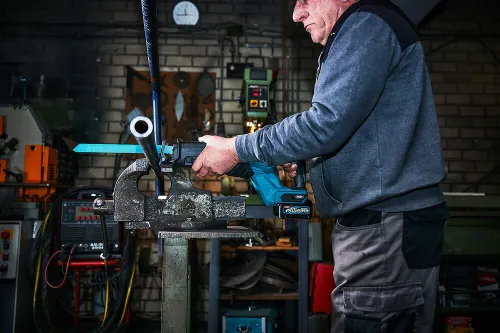 Ferăstrău alternativ Makita Jr001gz