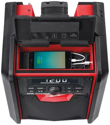 Bluetooth Radyo Milwaukee M18 RC-0 ile şarj cihazı