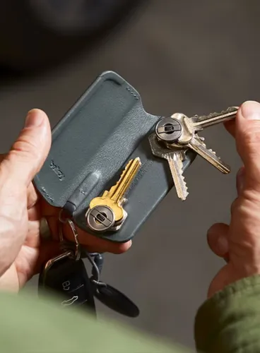 Skórzane etui na klucze Bellroy Key Cover Plus (third edition) - navy