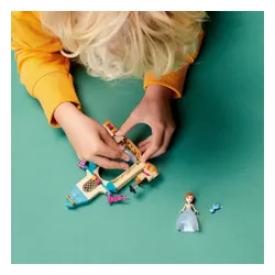 LEGO 43198 Disney Dziedziniec zamku Anny