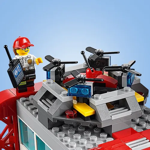 LEGO City Remiza strażacka (60215)