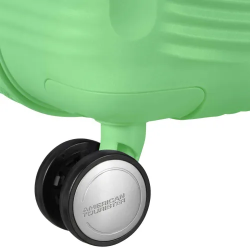 Средний чемодан American Tourister Soundbox-spring green