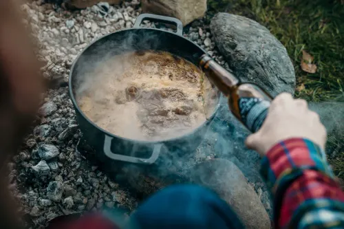 SKOTTSBERG Cast Iron 5,5 l - garnek żeliwny na ognisko z pokrywką