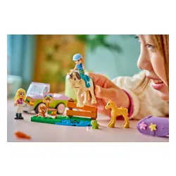 LEGO 42695 Friends Przyczepa z koniem i źrebaczkiem