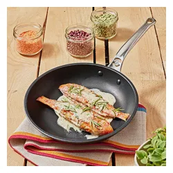 DE BUYER Choc Extreme Normal 32 cm czarna - patelnia nieprzywierająca