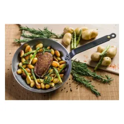 DE BUYER Mineral B 26 cm - patelnia ze stali węglowej z młynkiem do pieprzu i szczypcami