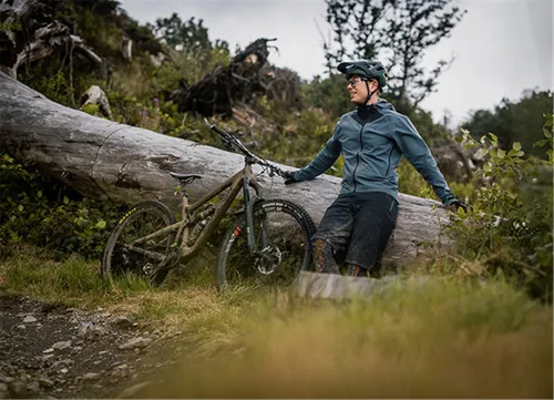 Kask rowerowy LAZER Jackal MIPS