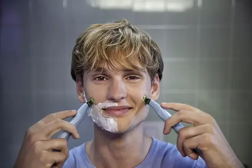 Электробритва Philips OneBlade First Shave QP1324 / 20