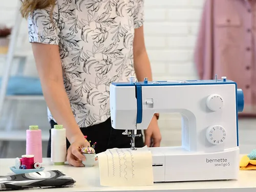 Maszyna do szycia BERNETTE Sew&Go 5 + Zestaw startowy