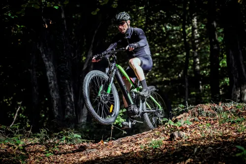 Kask rowerowy URBAN PRIME UP-HLM-EBK-BB Czarno-niebieski MTB (rozmiar L) + Magnetyczne okulary przeciwsłoneczne