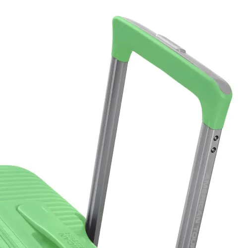 Средний чемодан American Tourister Soundbox-spring green