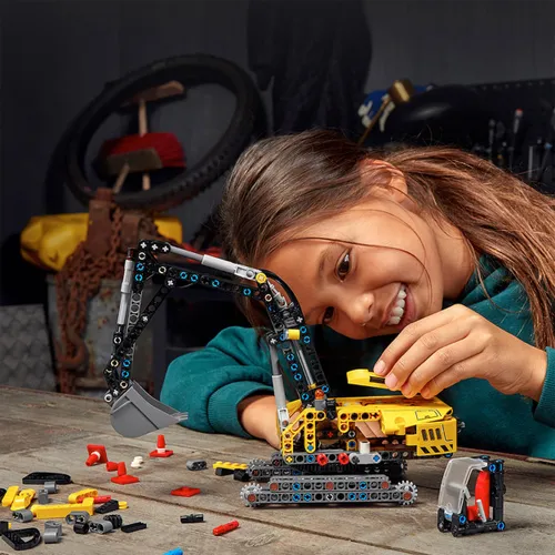 LEGO Technic Dayanıklı Ekskavatör (42121)