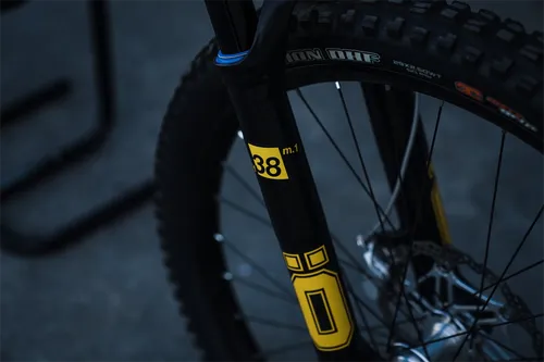 Амортизатор велосипеда OHLINS DH38 M. 1